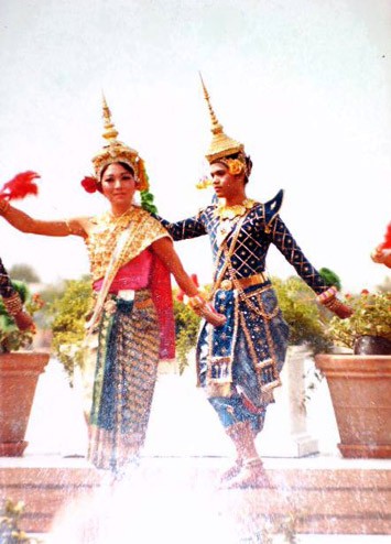La danse Robam des Khmers, un patrimoine à préserver - ảnh 1